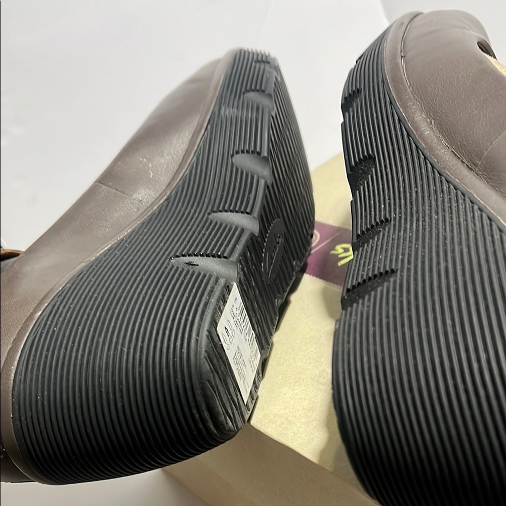 Clarks Brown Leather Flats Classic Loafers New with out tag - Picture 9 of 12